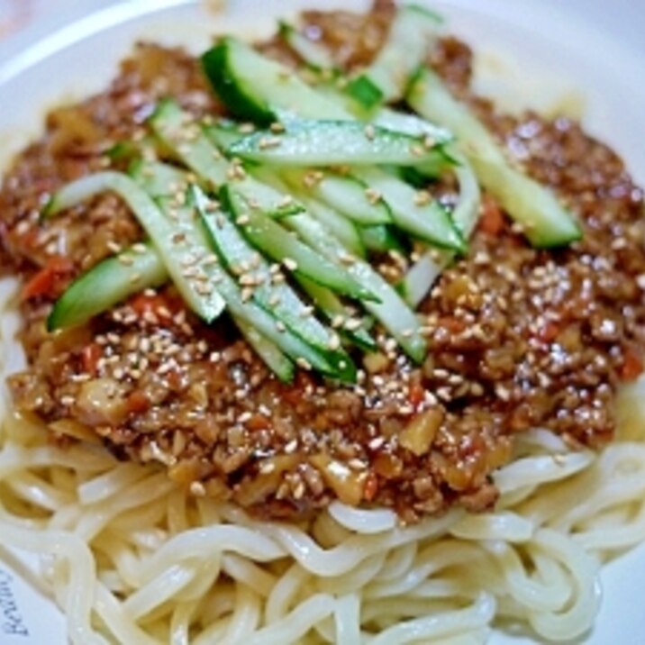 ゴマたっぷり!うまうまジャージャー麺
